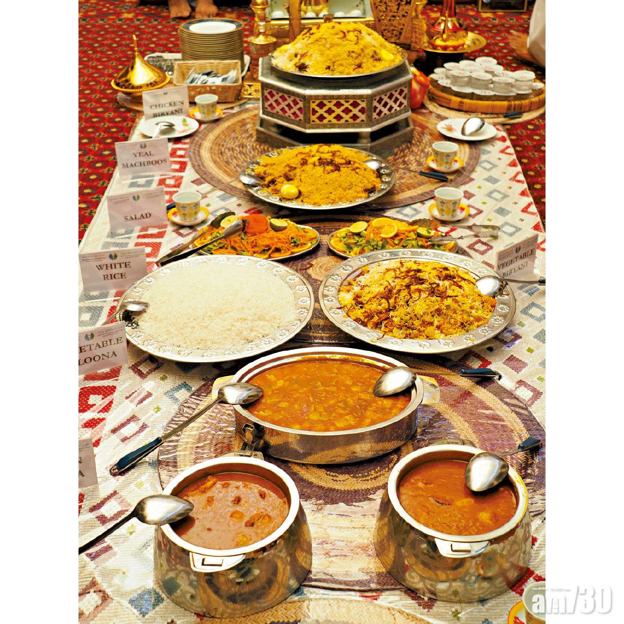 「阿聯酋風味餐體驗」,午餐收費AED130,自由取餐食用。