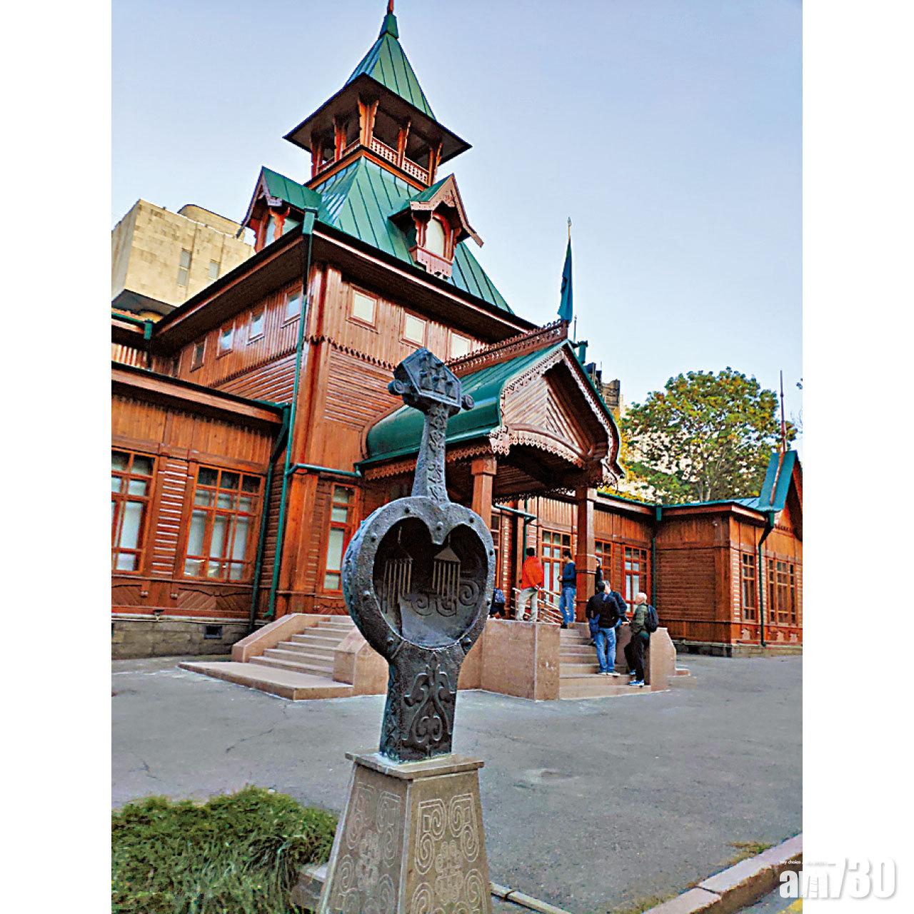 哈薩克民族樂器博物館造型奇特。