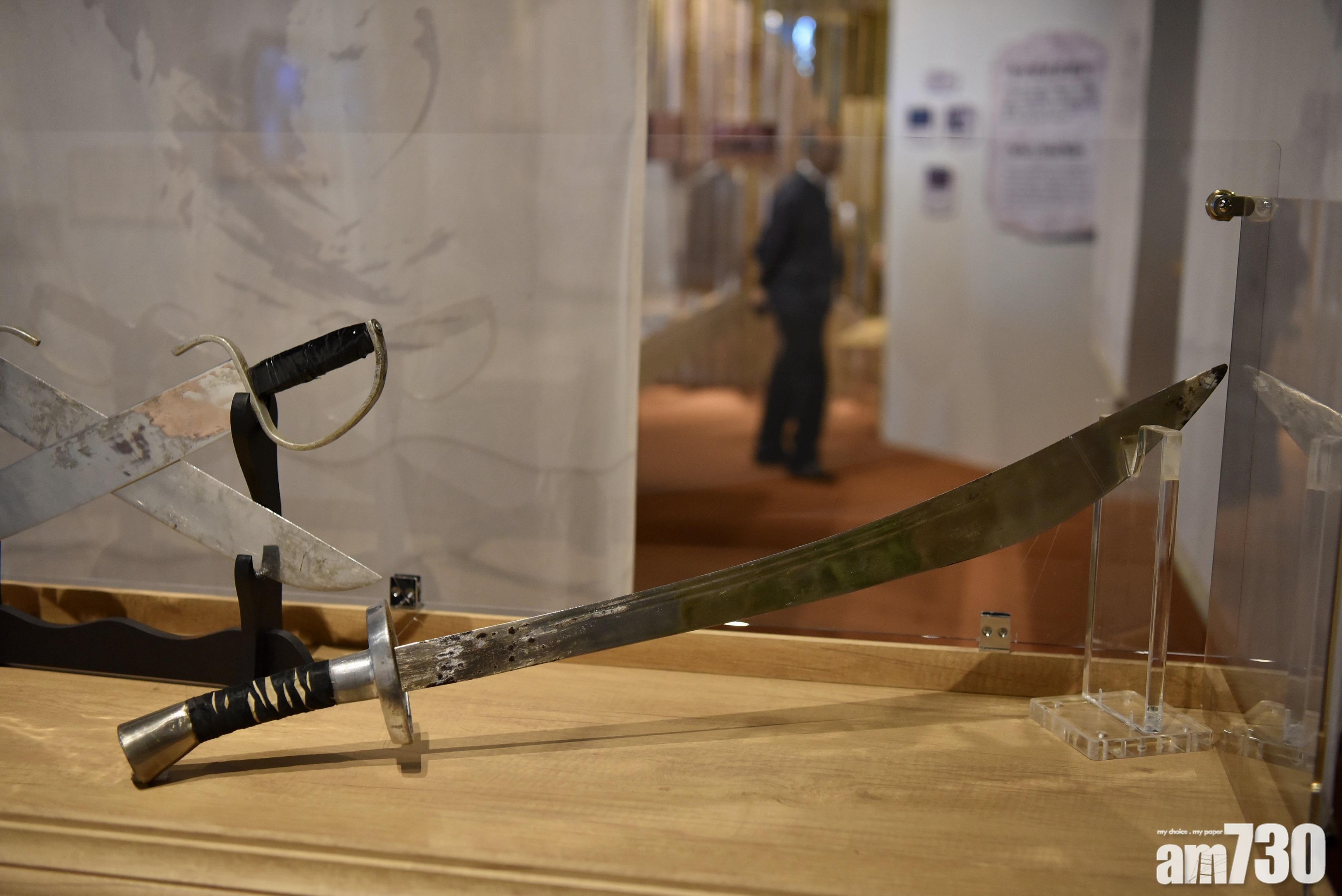 關德興在《黃飛鴻》系列所用的柳葉刀