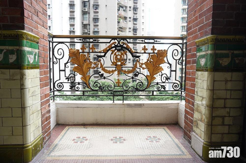 孫中山紀念館:甘棠第陽台的金屬欄杆呈獨特花卉圖案。