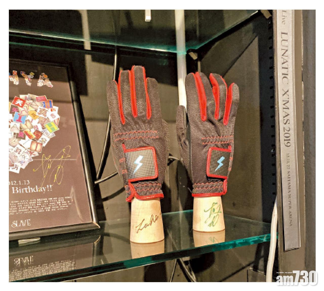 店內放有Luna sea物品。