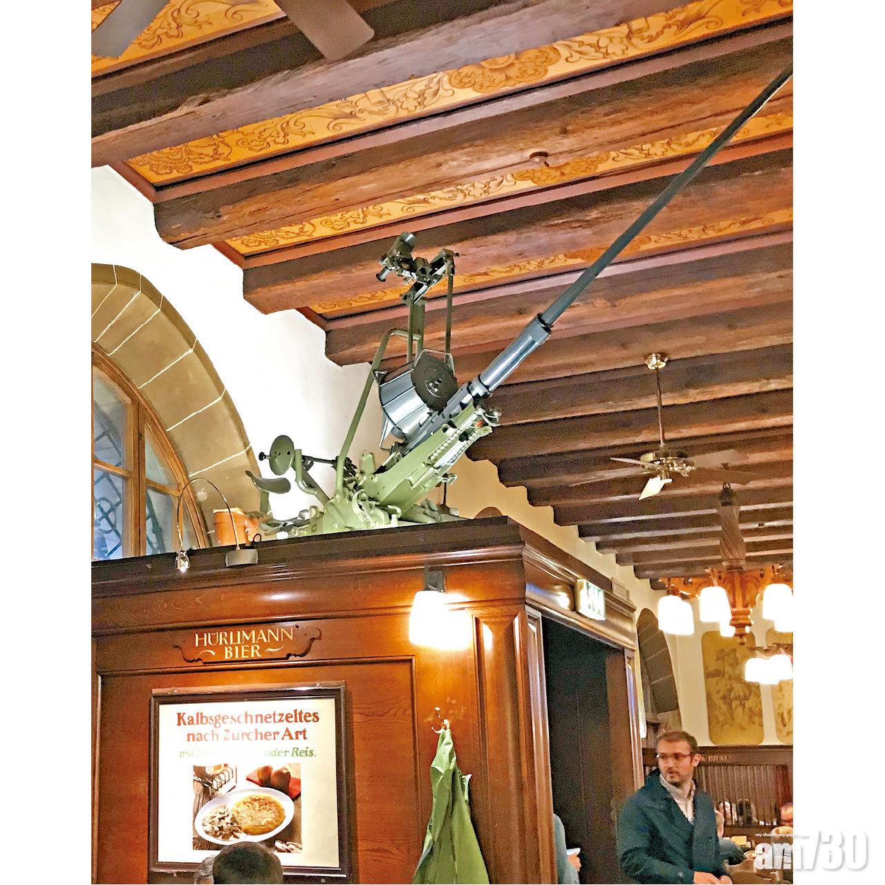 餐廳地窖曾經存放作戰裝備。