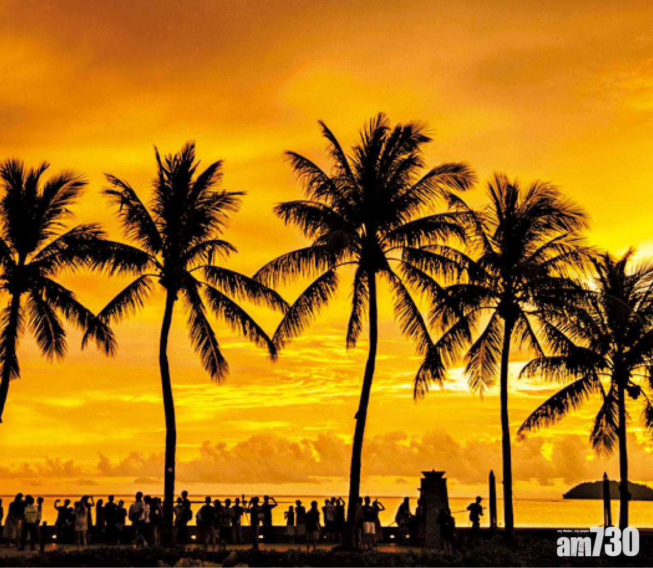 所謂magic hour是日落後半小時,天空會幻變多種顏色。