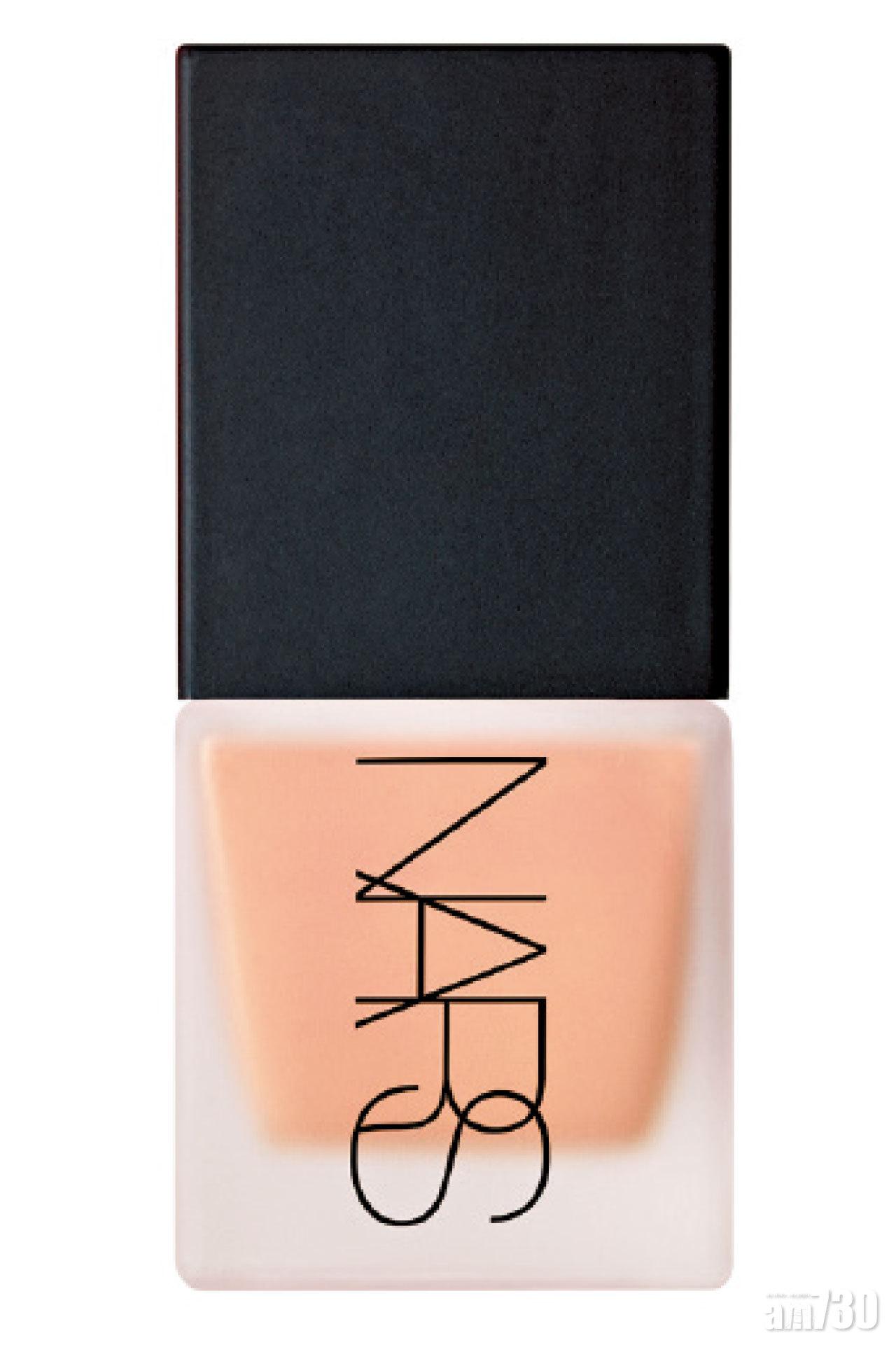 液體胭脂 (#Sex Appeal蜜桃色) $310 (a)
只需小量即可塑造自然粉嫩氣息,亦可用於粉狀胭脂前作打底使用,有助令胭脂色調更立體、顯色和持久。