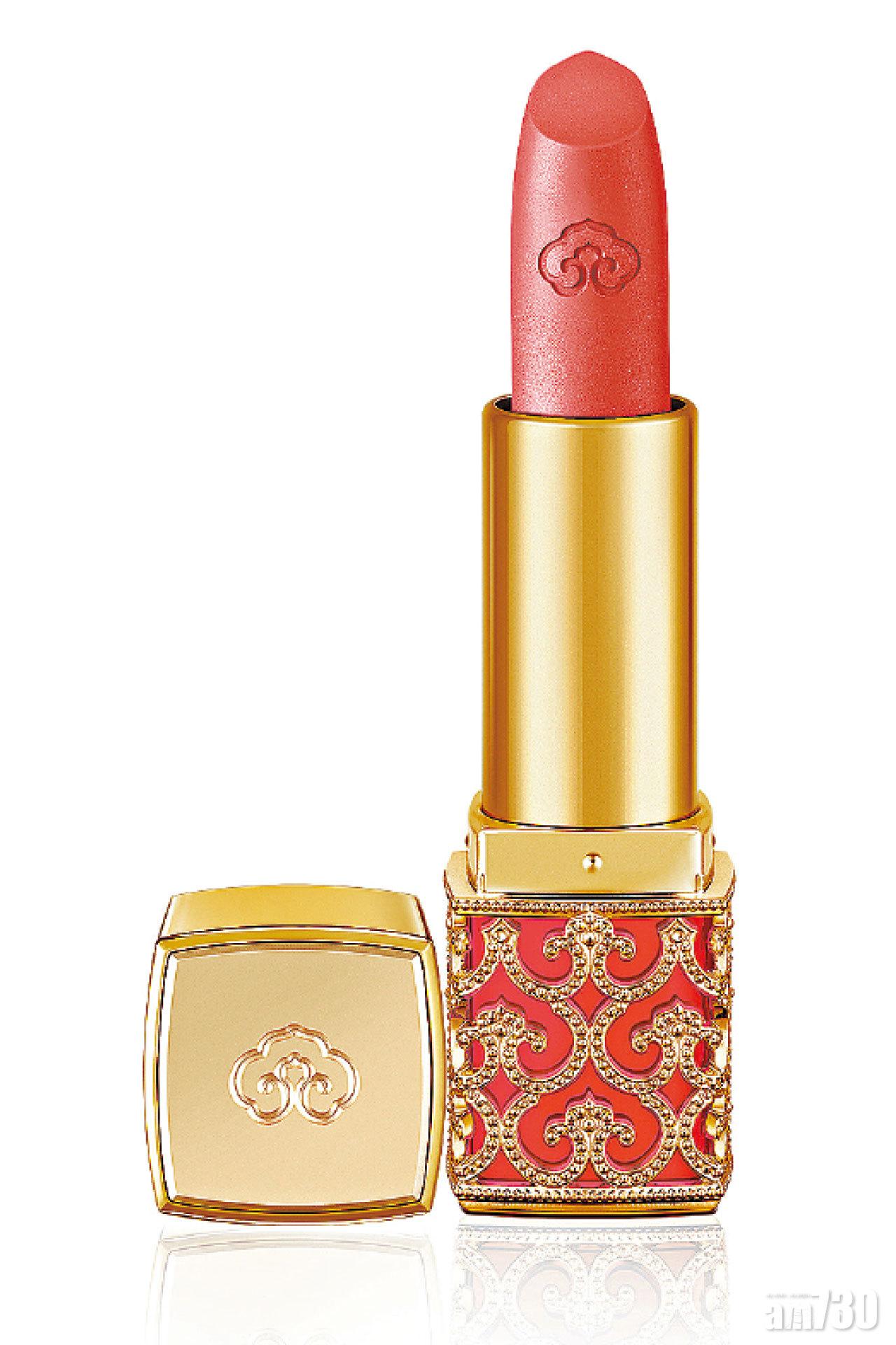 拱辰享美奢華絲絨唇膏(#Shade 13) $300 (b)
自然的粉紅色唇膏顯色度及延展性高,只要輕輕一抹,即能輕鬆塑造半霧面唇妝感,效果鮮明奪目。