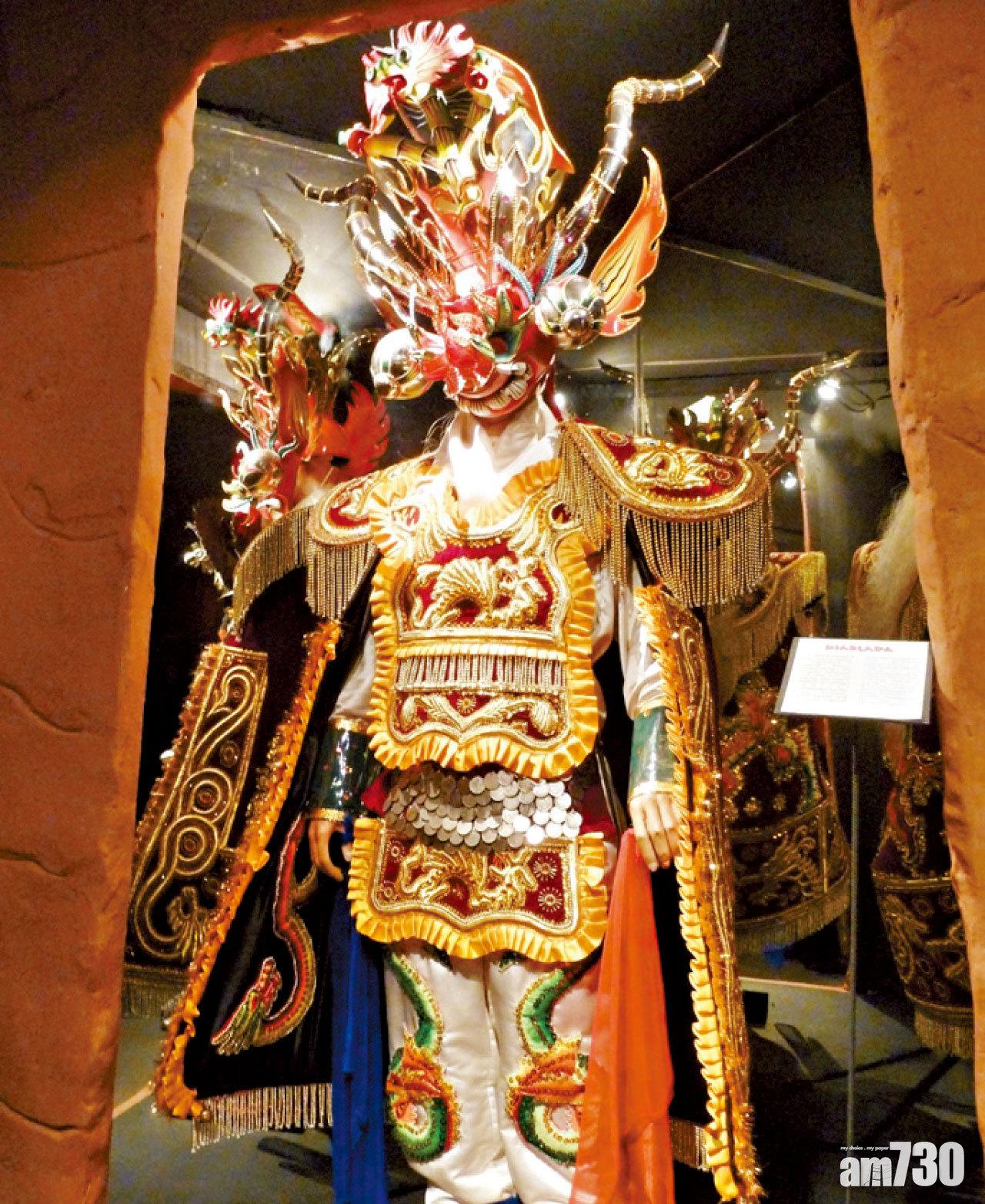 博物館內展出多件印加節慶表演服飾。