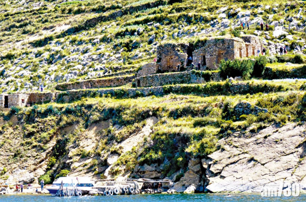 印加重要遺跡集中在小島北部。