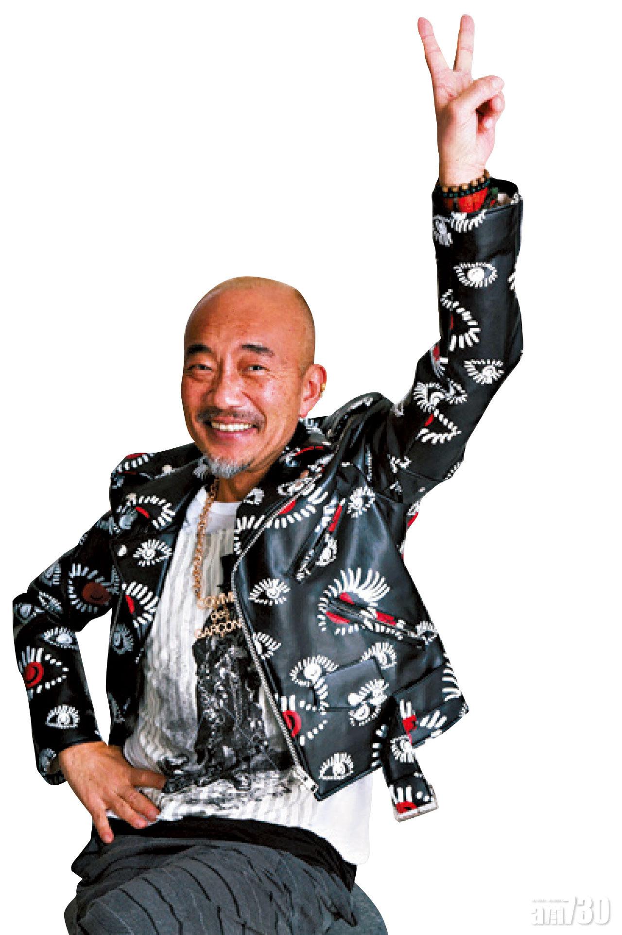 愛穿COMME des GARÇONS的著名諧星竹中直人。