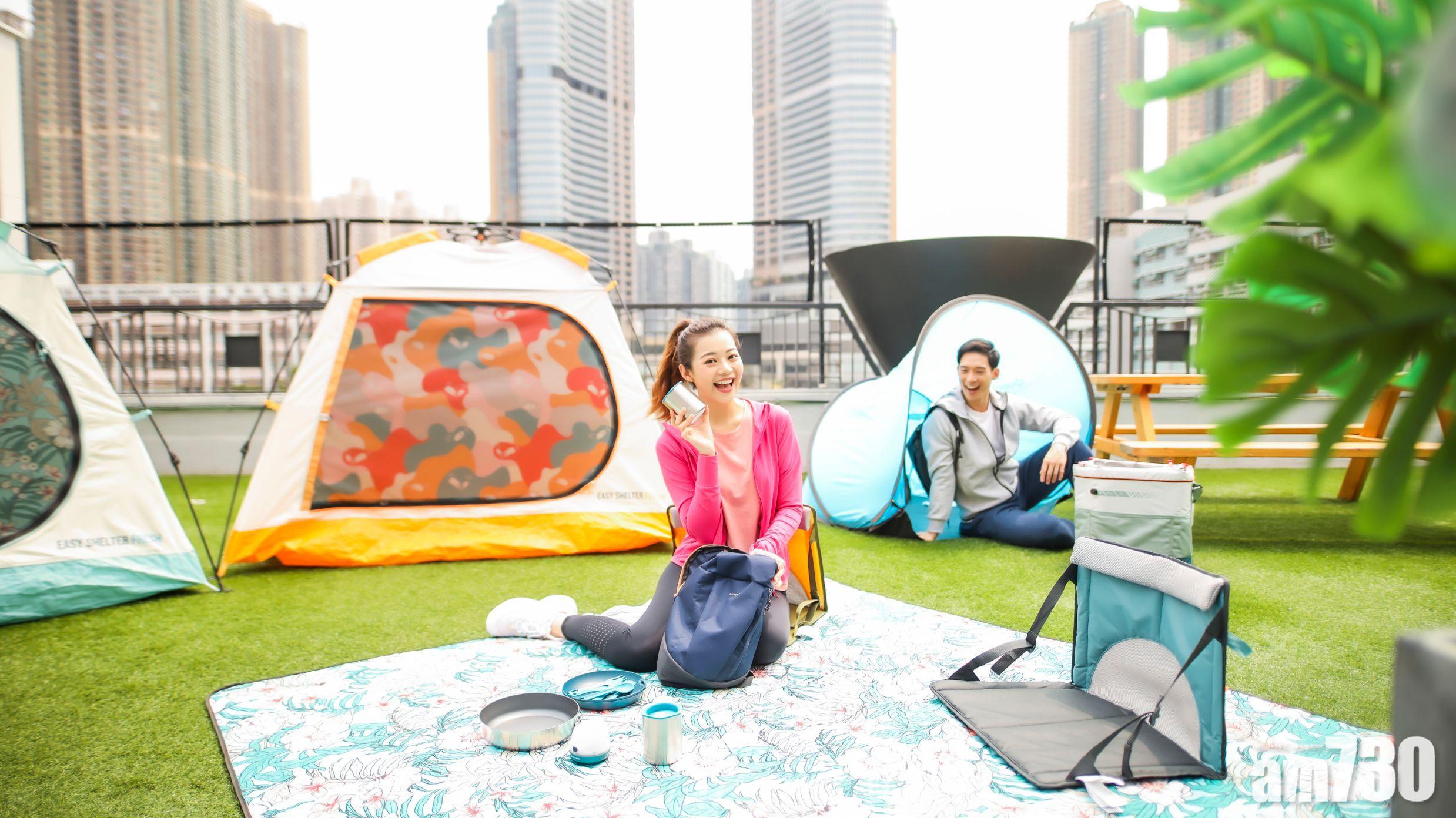 位於TKO Spot 3樓的戶外露台,設有擺放DECATHLON戶外體育用品的親子露營區。