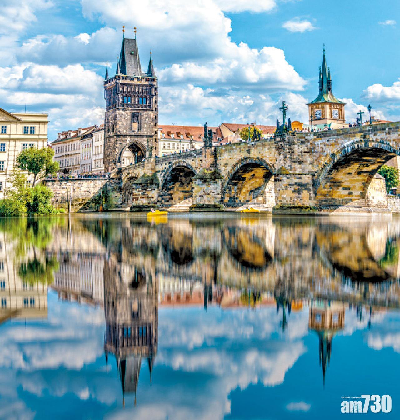 布拉格到處都是攝影好角度,走在查理大橋旁邊一樣能拍到明信片景色。