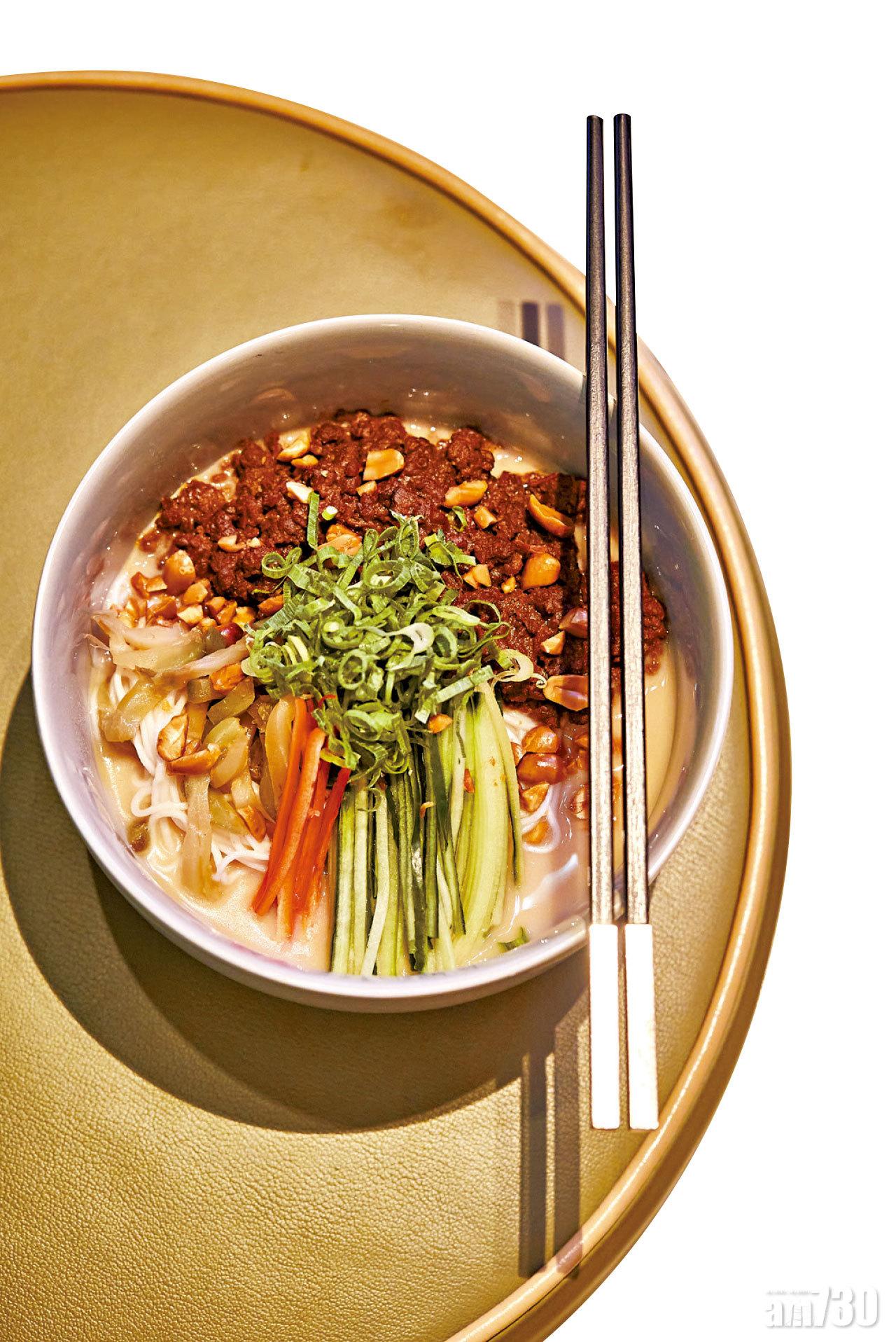 MO Bar地道
四川風味擔擔面。