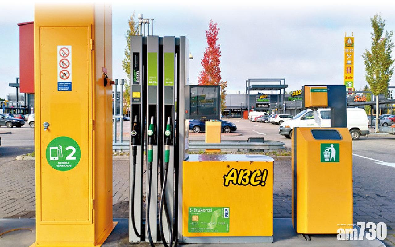 芬蘭採用自助入油並以信用卡付費。