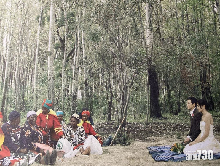 二人在南非森林婚照曝光。