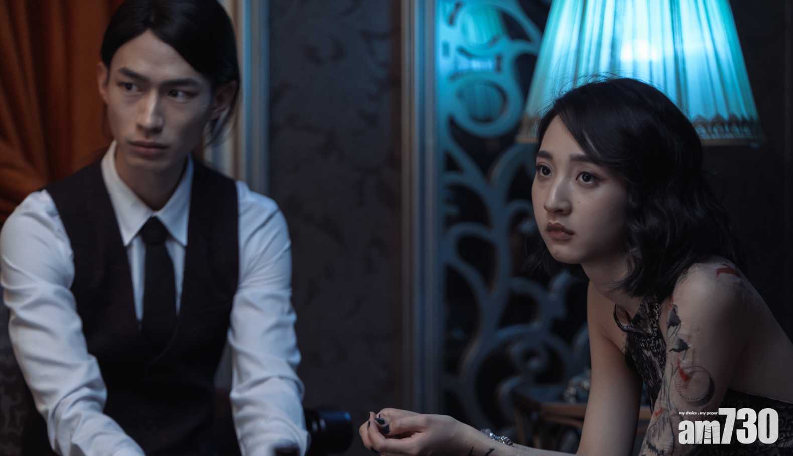 新人李沐(右)演張孝全的女兒,黃河(左)演酒店公關。