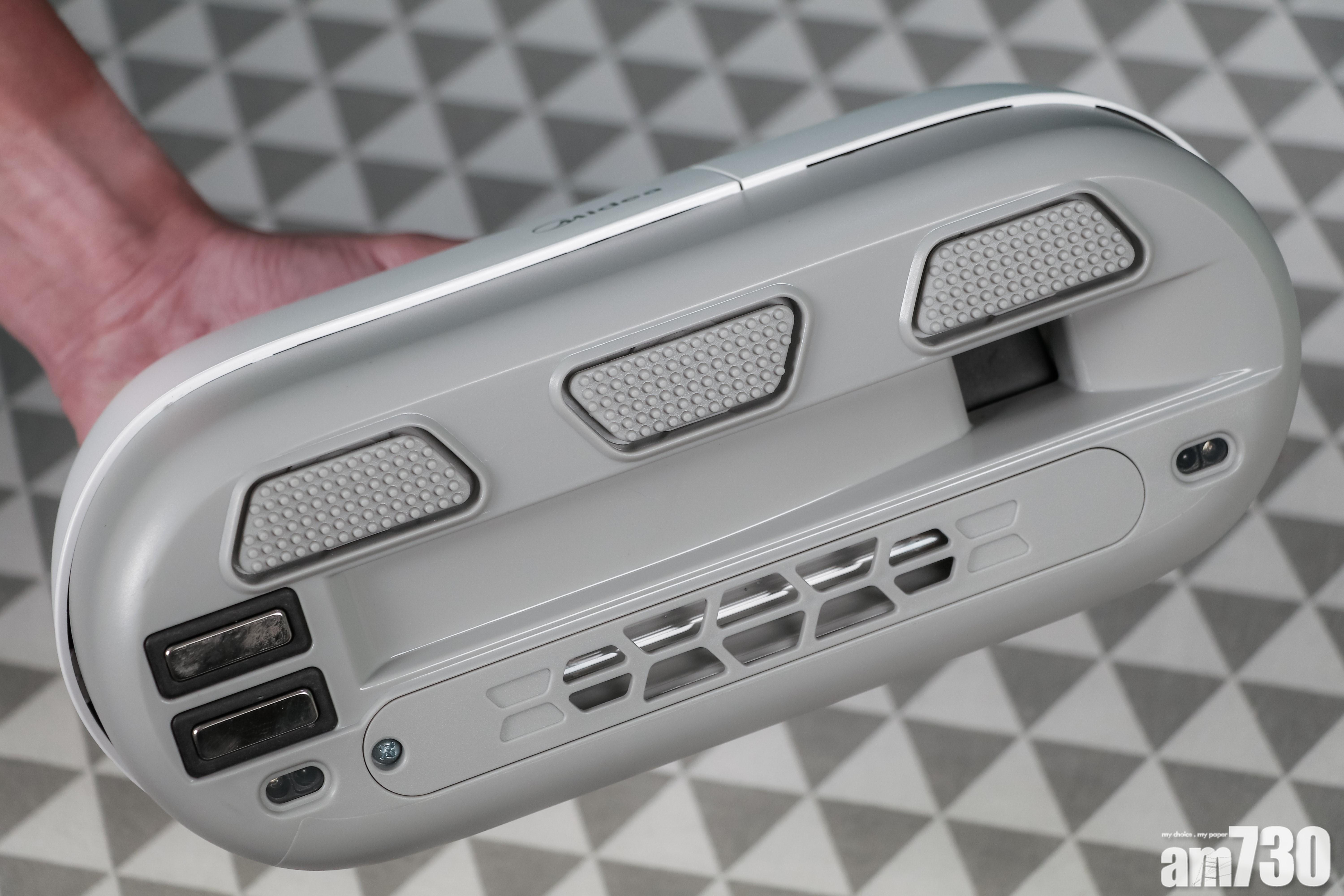 除蟎吸塵機先透過上方矩陣式拍打頭進行高頻拍打,再經UV紫外線燈殺菌。