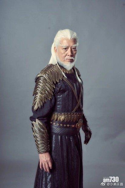 駱應鈞扮演的金毛獅王令人印象深刻,但今次他扮演白眉鷹王。