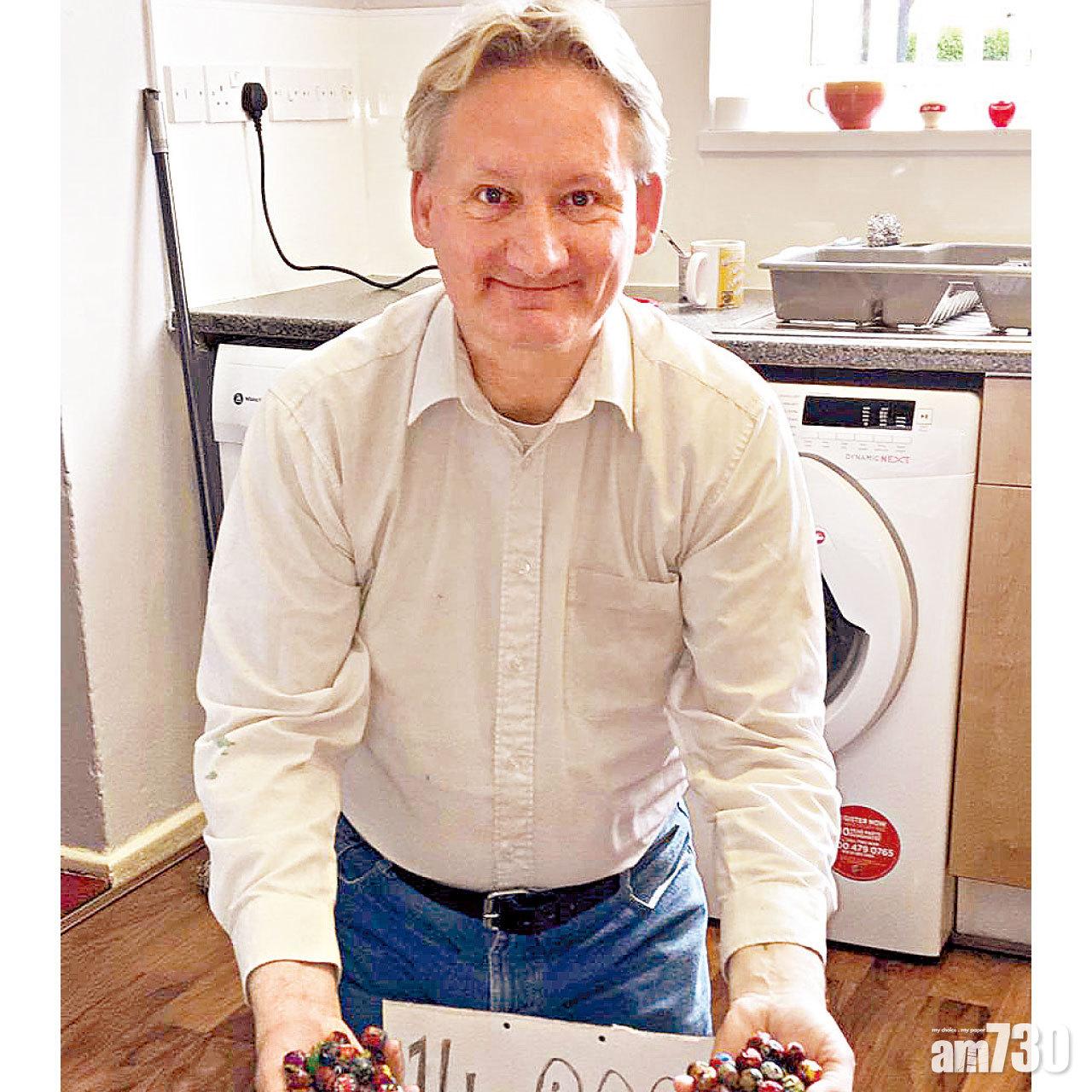 凱伊將薯片袋燒成膠粒,易於收藏。