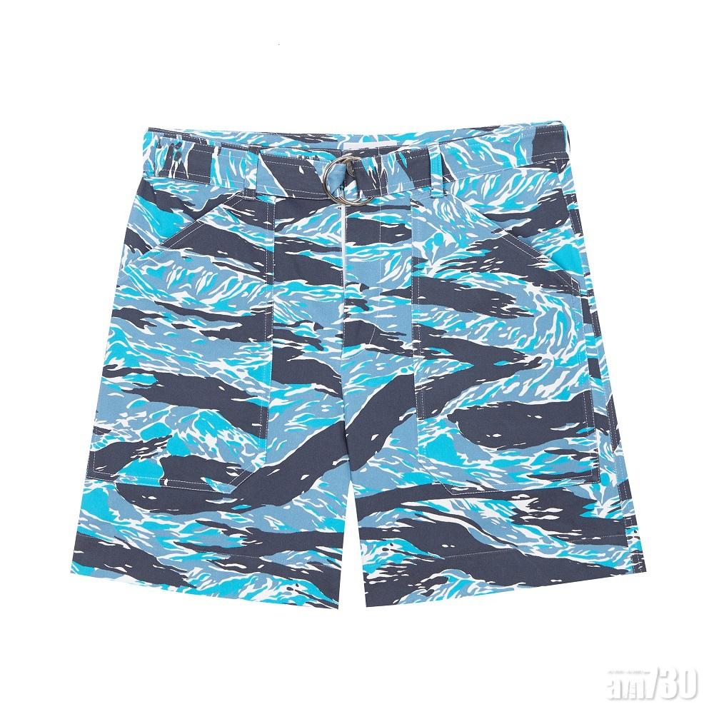 休閒輕便的藍色迷彩短褲 $1,990。