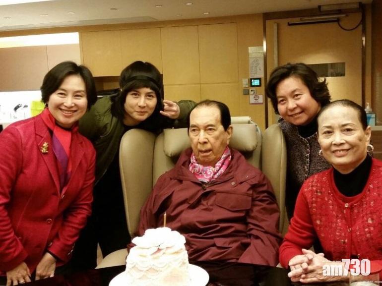 二房與何鴻燊慶祝95歲生日。