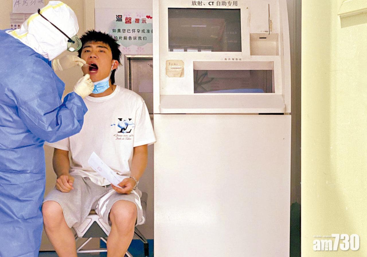 去過涉事市場及居於周邊的居民都要做病毒檢測。(美聯社)