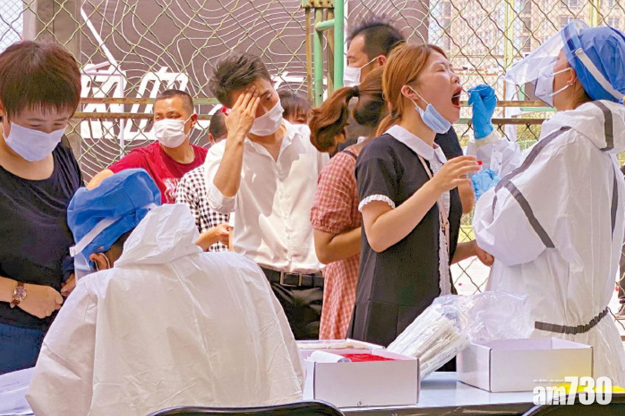 民眾接受病毒檢測。(美聯社)