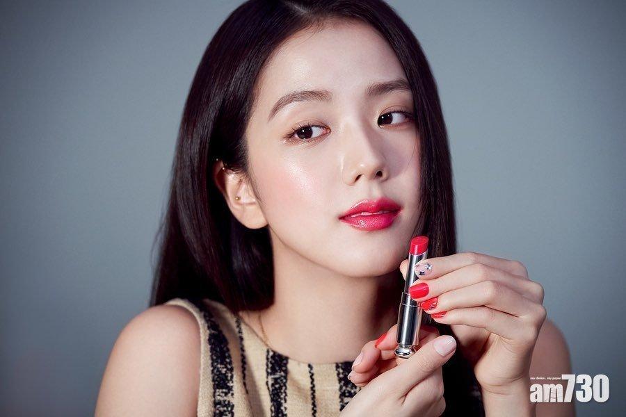 BLACKPINK成員Jisoo不忘在ig示範新唇膏。