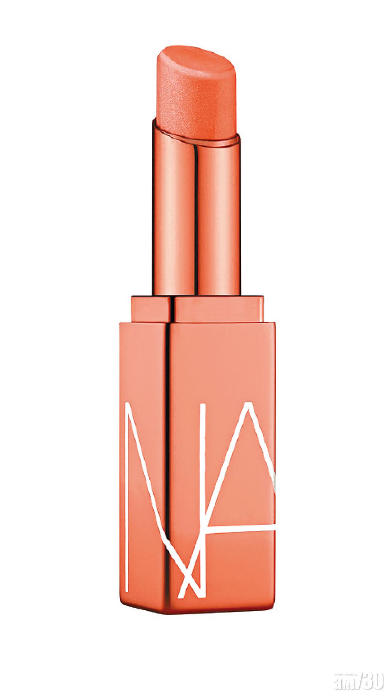 Afterglow護唇膏 (#TORRID) $250 (a)
透亮暖珊瑚色調,質地水凝豐潤,亦可作妝前打底使用,護唇的同時亦為唇妝加添細膩光感。
