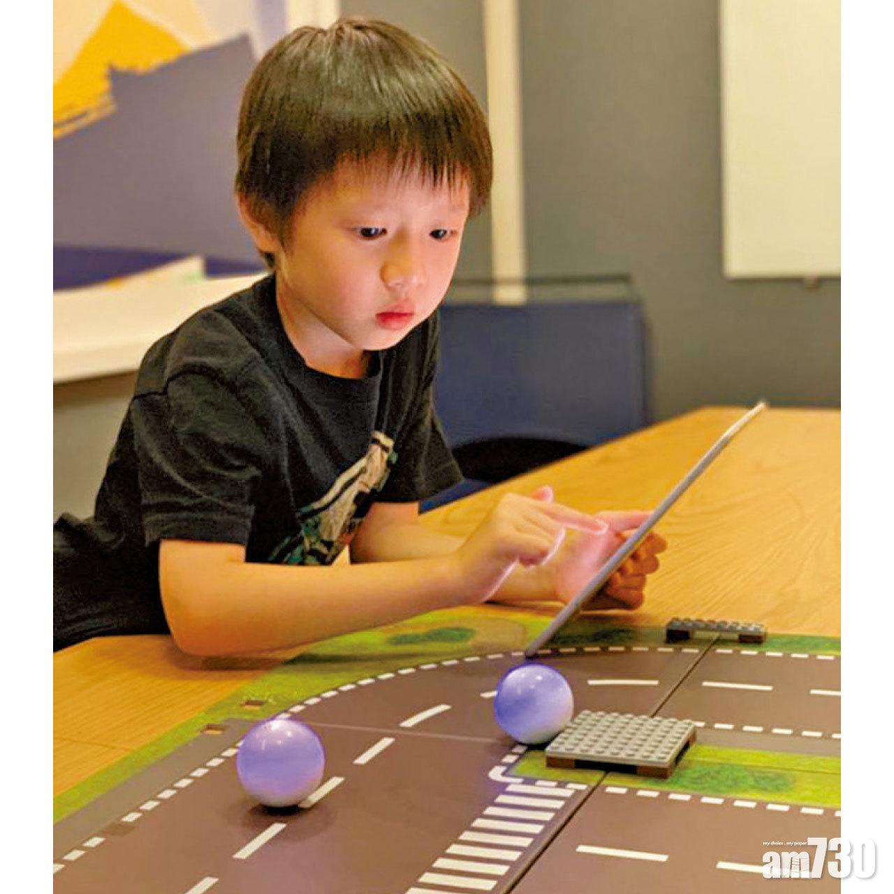 在夏令營中,孩子更可以學到配色技巧、現代家具設計及建築概念,對未來參與家居室內設計有幫助。