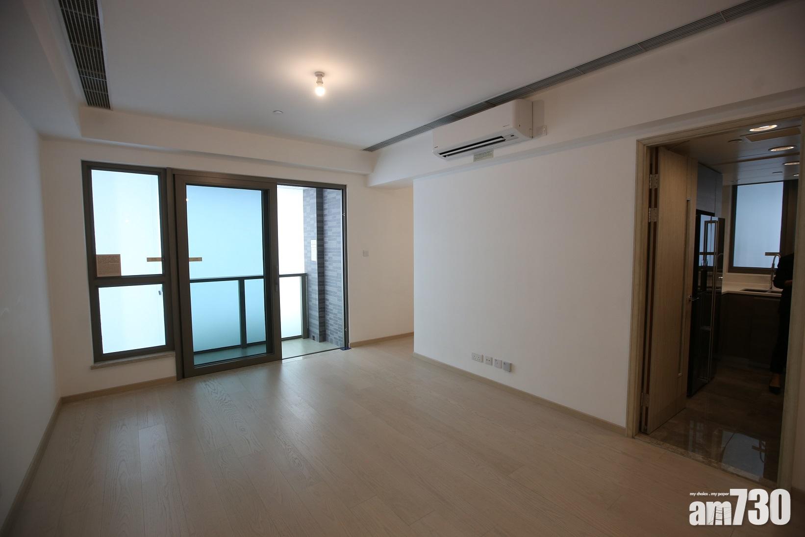 大廳採長形間隔空間感充裕,連38方呎露台