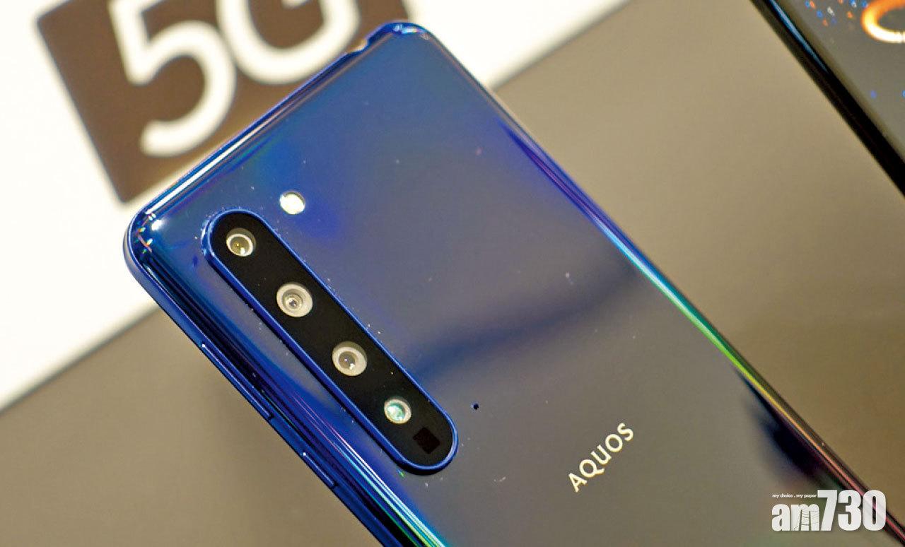 手機符合IP68防水防塵,而後置直線四鏡頭設計,支援8K@30fps錄影。