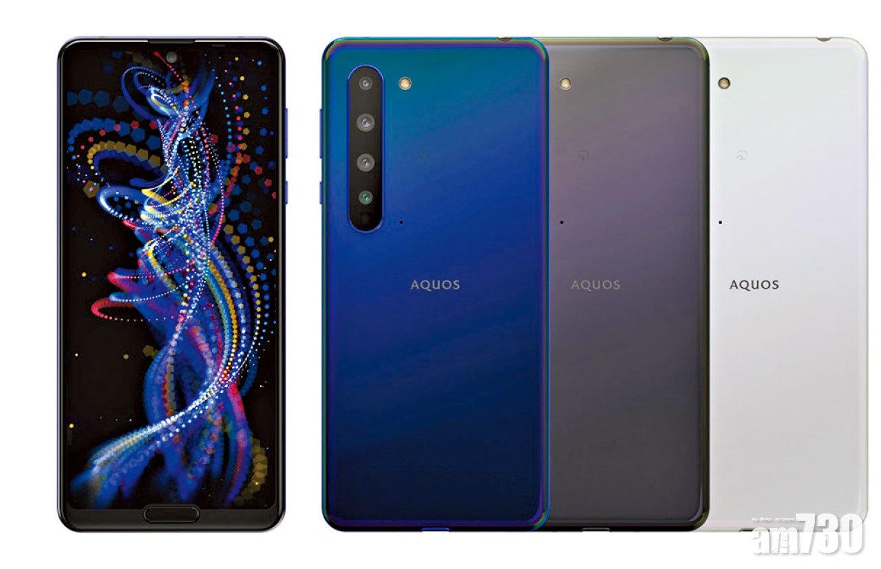 台灣版本只有黑、白二色,未有藍色機款供應。