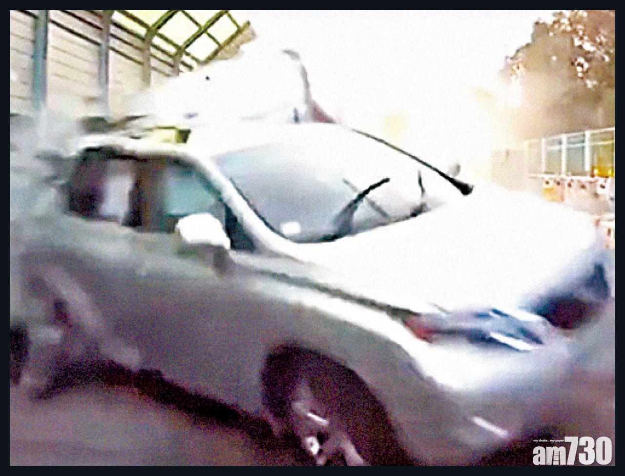 七人車從後駛至撞到前車。