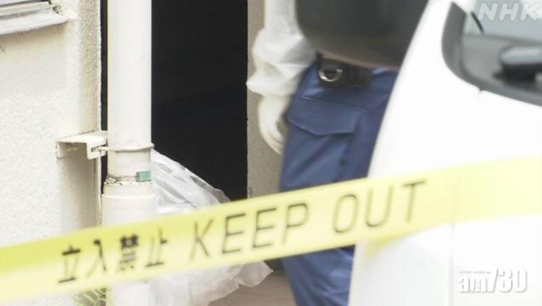 警方在案發單位調查。(互聯網)