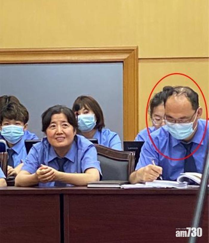 李書耀(紅圈)庭上被詰問卻拒絕回應。(互聯網)