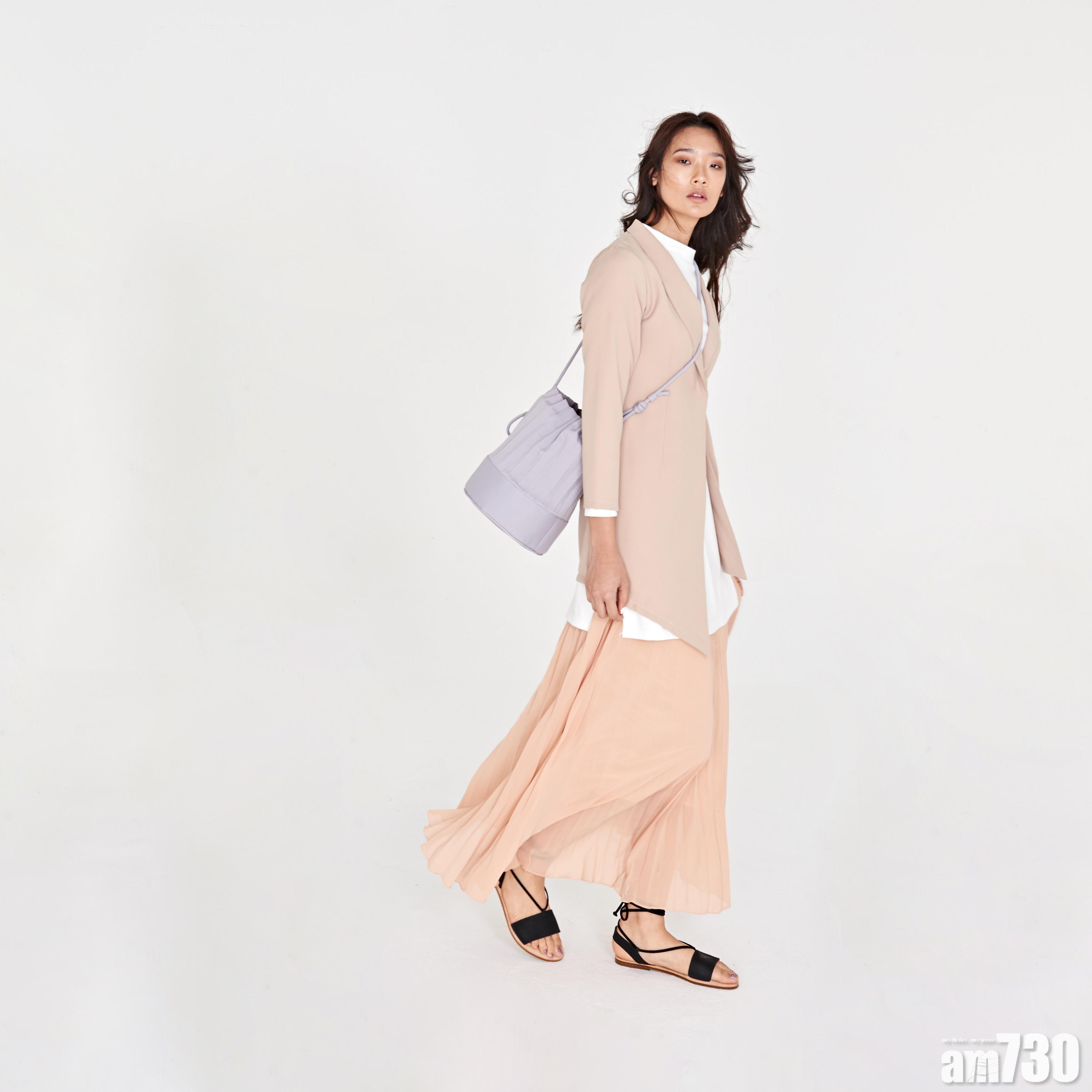 aPail & aPaddy 水桶袋系列
設計師就容量設計出圓型袋底的aPail及方型袋底的aPaddy,袋內配有小間隔,方便收納小巧物品。$780至$980