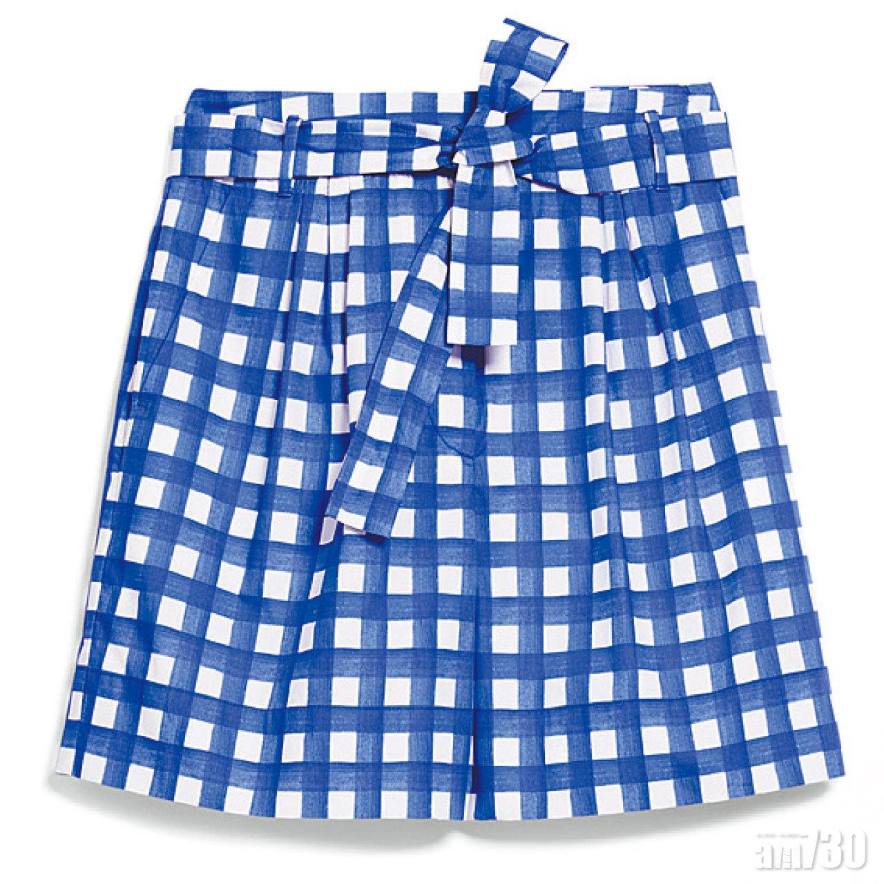 藍白格仔短褲 $2,780 (c)