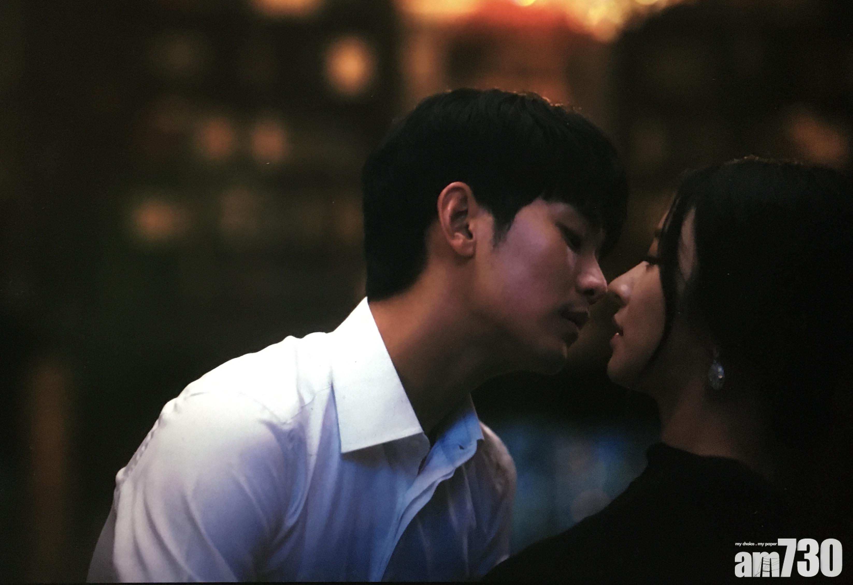 鋼太高調示愛終打動文英。(Netflix 影片截圖)