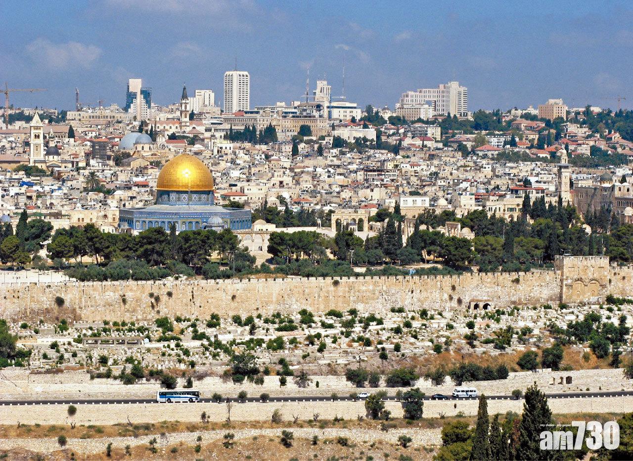遠眺聖殿山和舊城全景,舊城被10公尺高的城牆圍繞。