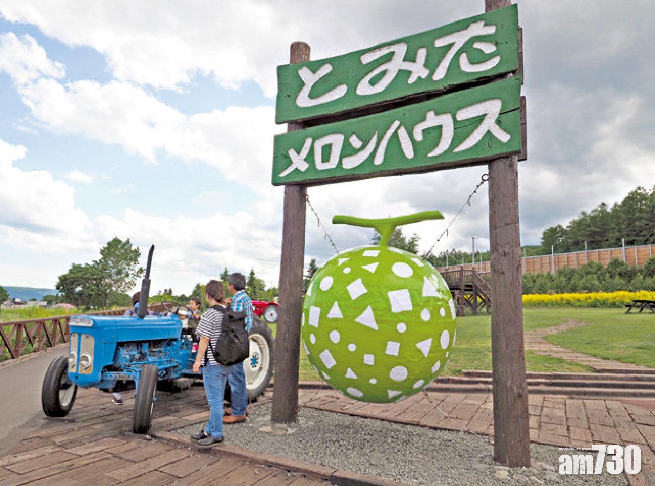 蜜瓜主題村「富田Melon House」,入口處的巨型蜜瓜乃打卡地標。