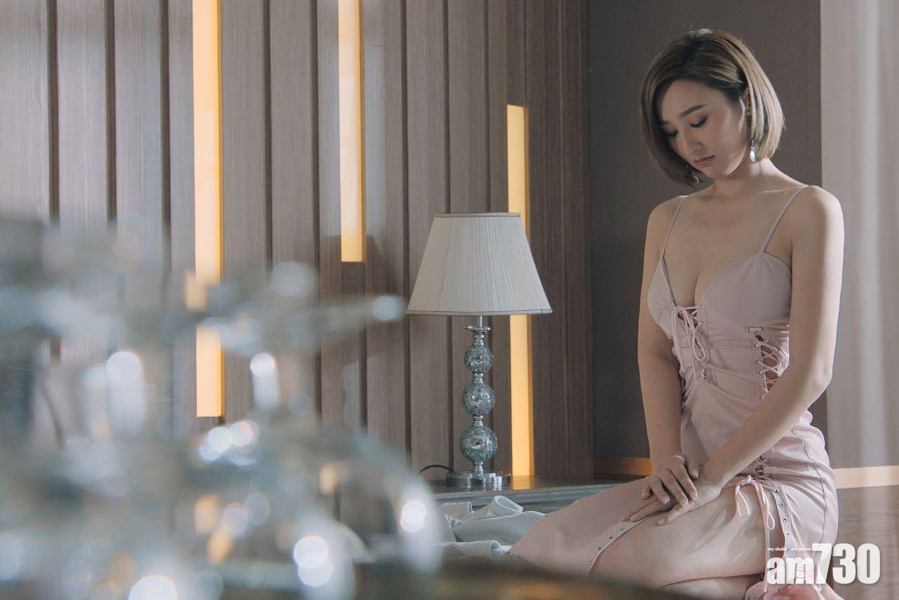 近年高Ling減少以性感打扮示人。