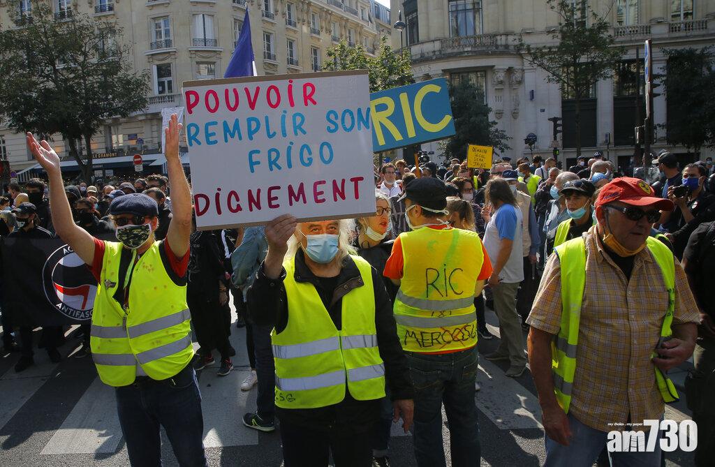 巴黎黃背心示威者上街表達訴求。(美聯社)