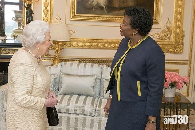 巴巴多斯總督梅森2018年到溫莎堡與英女王見面。(互聯網)