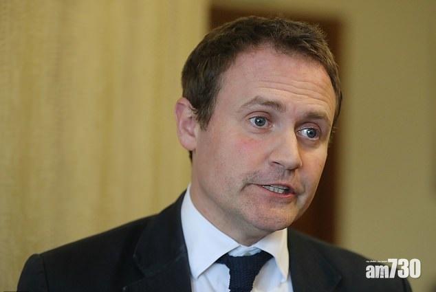 保守黨議員Tom Tugendhat聲稱,中國向巴巴多斯施壓令其廢除英女王元首地位。(互聯網)