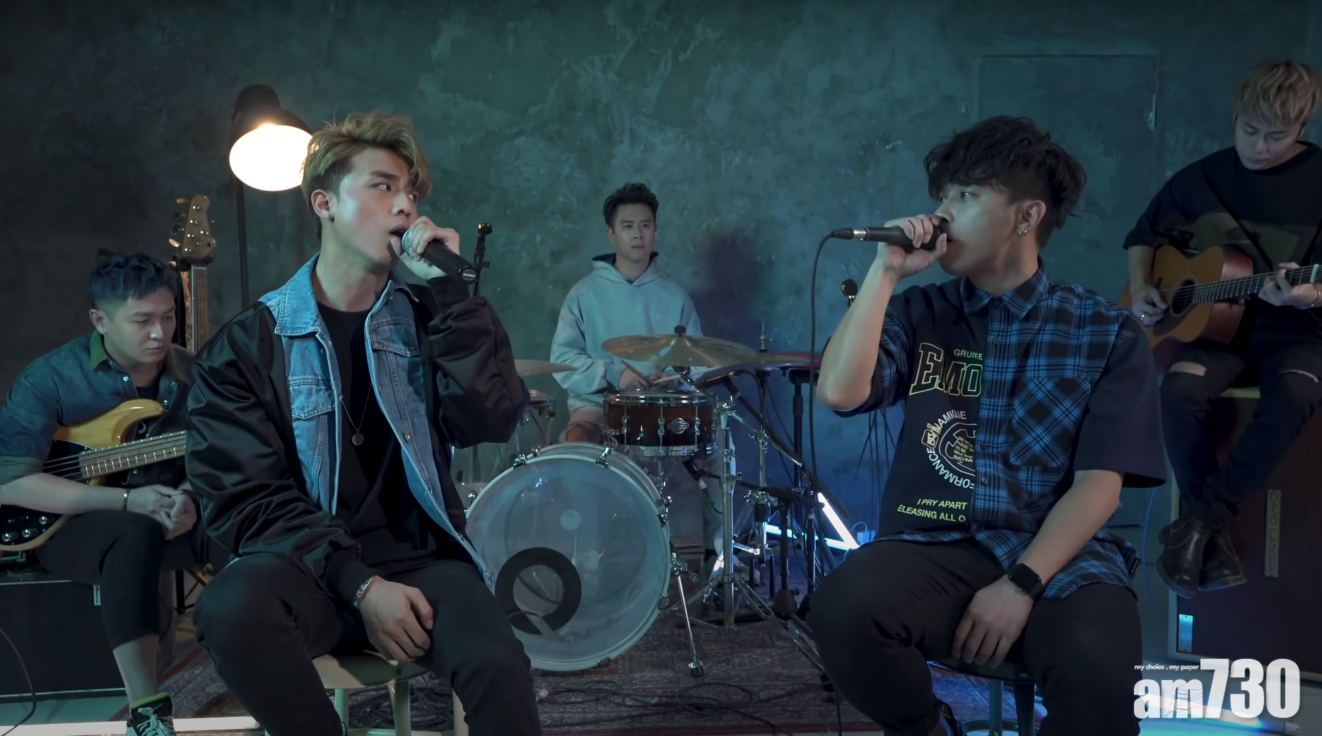 早前ONE PROMISE與Anson Kong合唱,Anton 最近一次打鼓演出。(影片截圖)