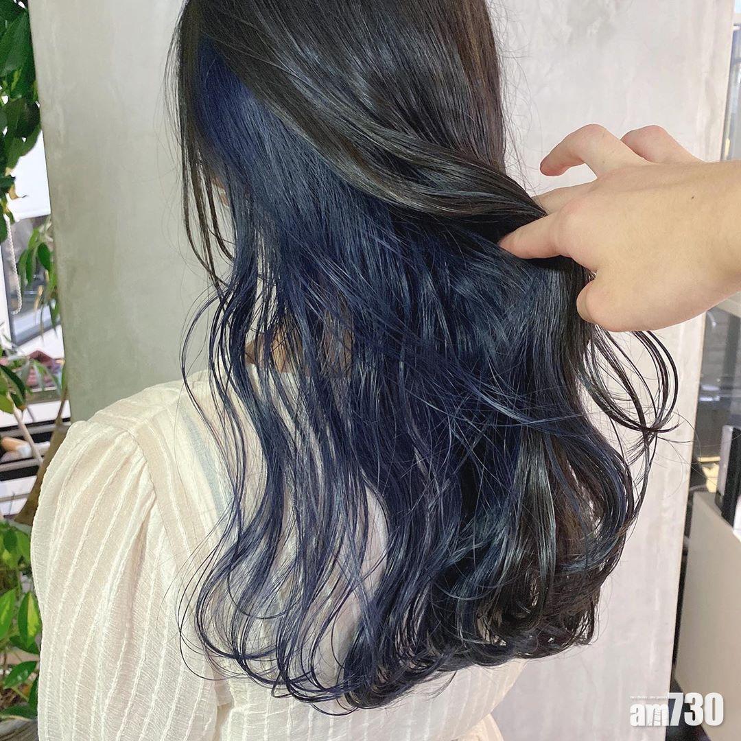 撩到耳後才會見到若隱若現的特殊髮色。(Instagram @sakura_tokunaga.s)