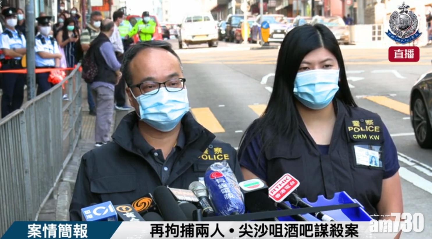 西九龍總區刑事(行動)警司陳子良(左)稱已鎖定數名人士身份,搜補行動仍然繼續。(警方FB直播截圖)