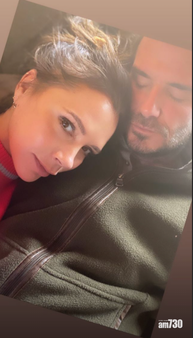 碧咸嫂Po恩愛合照。(IG@victoriabeckham)