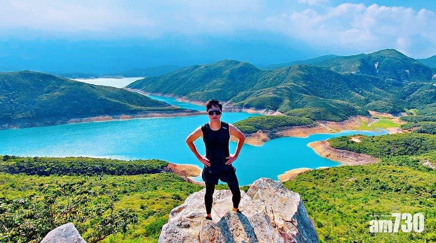 二人更一齊去過蠄蟝石頂。