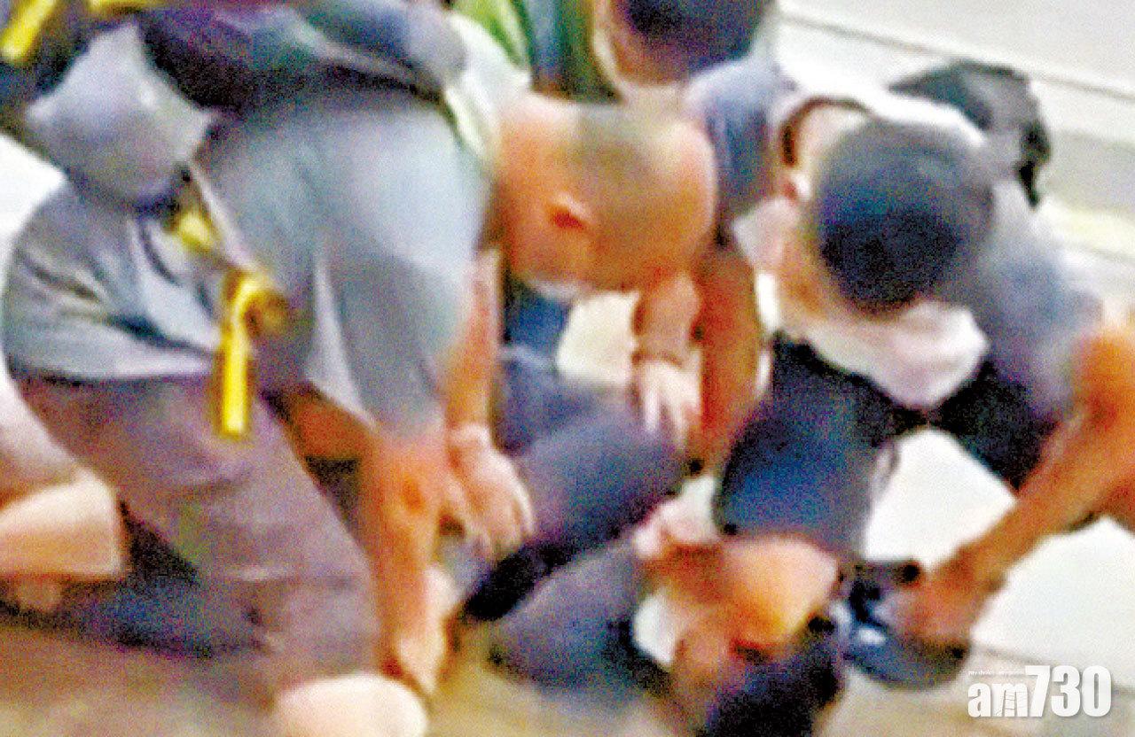 市民合力制服其中一名賊人。