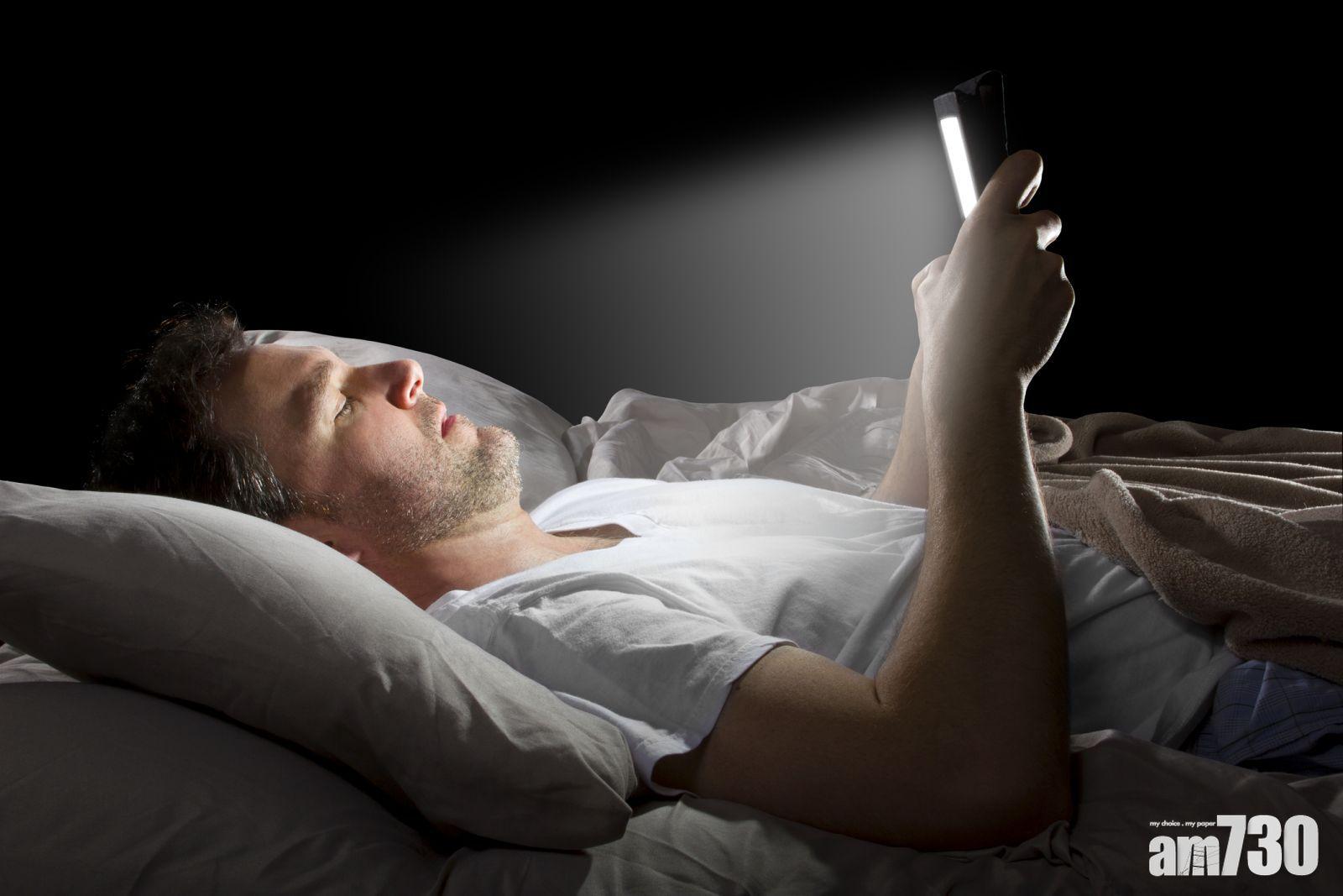 智能產品帶來愈來愈多的方便,但造成的依賴問題亦愈來愈嚴重,一旦手機離身便會出現驚慌及焦慮情緒。(互聯網圖片)